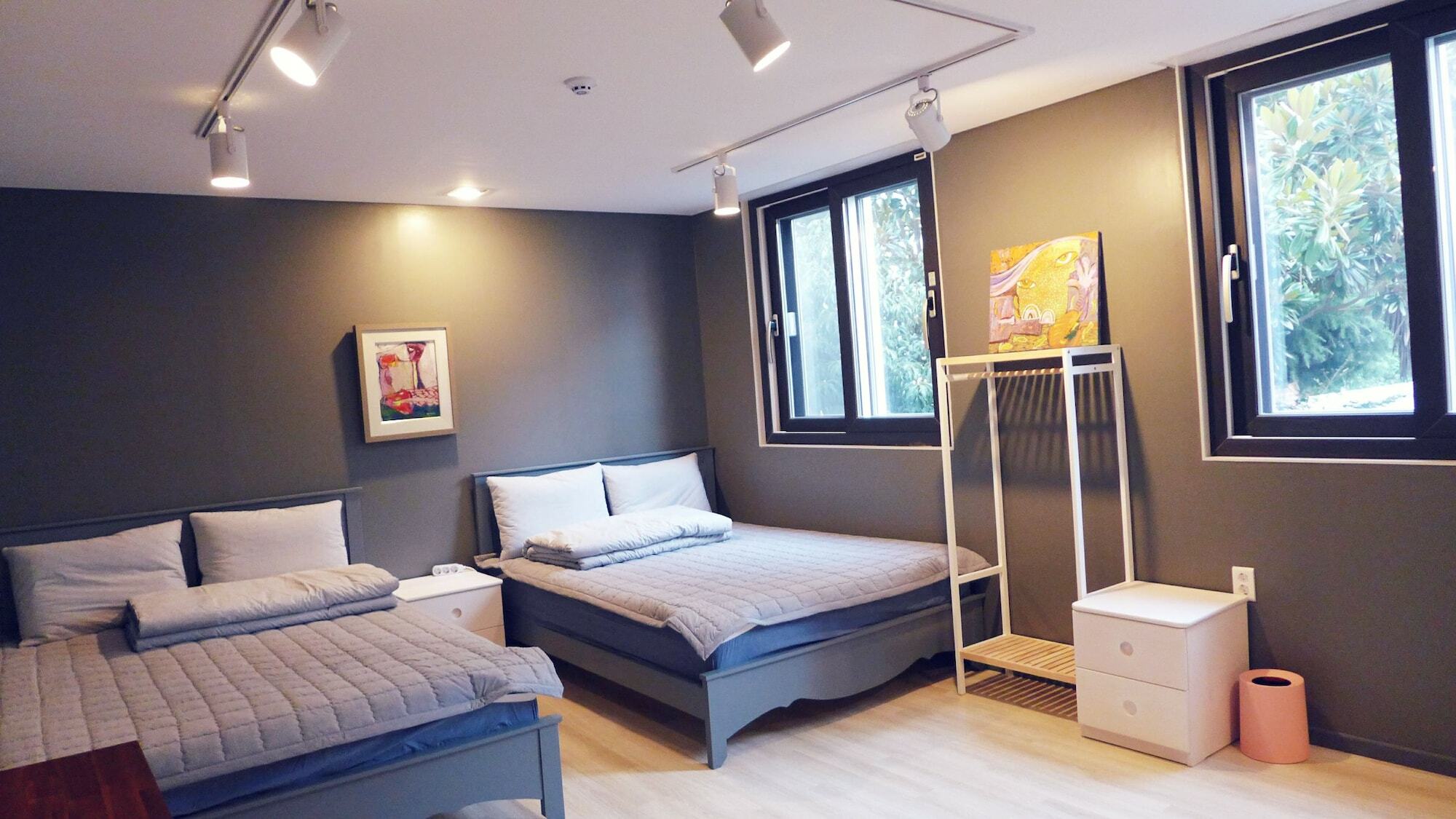Gallery Family Hotel Мокпо Екстериор снимка